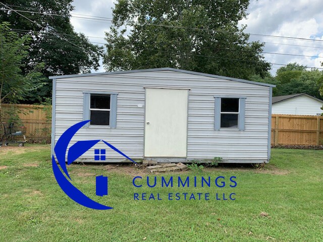 Building Photo - Nice Three Bedroom With Tons of Storage