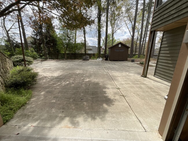 Private driveway - 260 Wendy Hill Dr