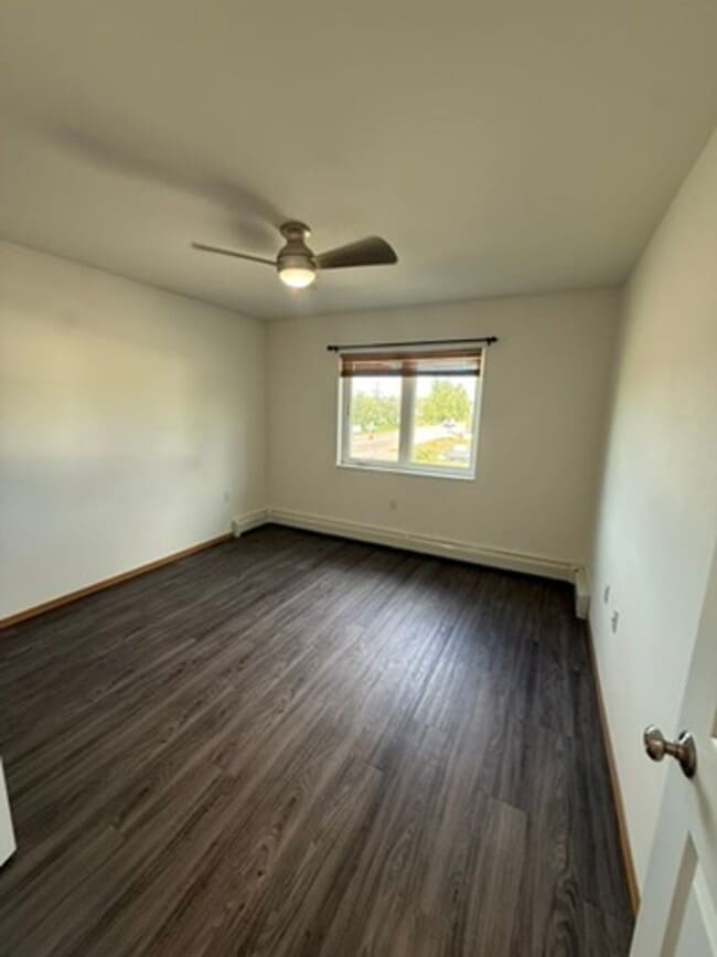 Building Photo - Modern 2-Bedroom Rental in North Pole!