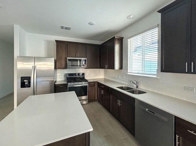 Building Photo - 1620 Brimhurst Dr