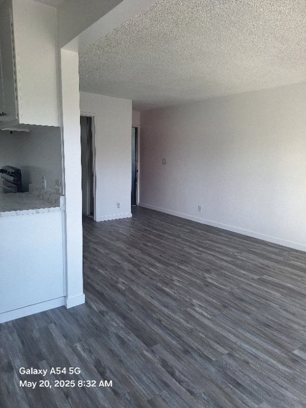 Building Photo - 609 De La Vina St