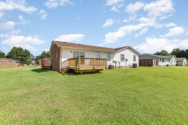 Building Photo - 1824 Meadow Dr