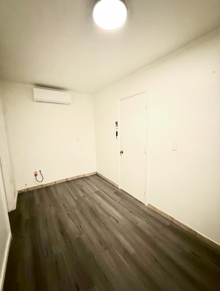 Building Photo - 6860 N Waterway Dr