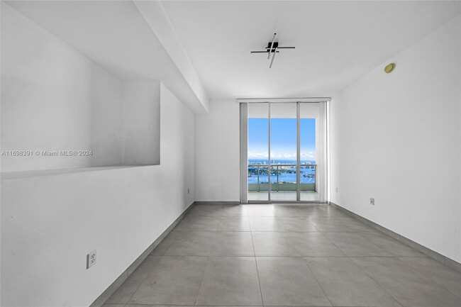 Building Photo - 900 Biscayne Blvd