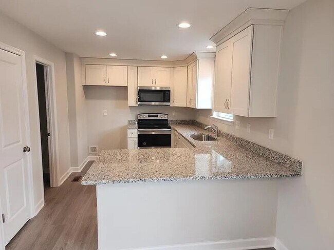 Building Photo - RENOVATED 4 BEDROOM/3 BATH IN NORFOLK! READY FOR RENT!!