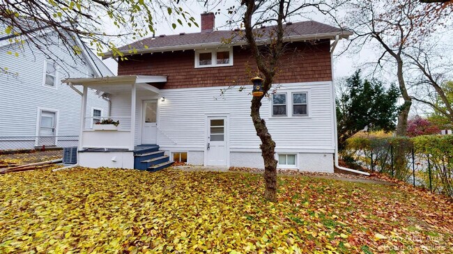 Building Photo - 1705 Jackson Ave