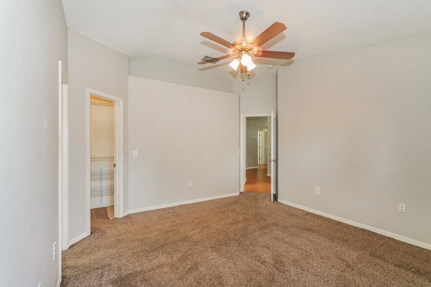 Building Photo - 4649 Roundview Ct