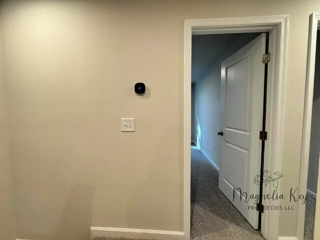 Building Photo - New 3 bed 2.5 bath Townhouse in Forestbrook