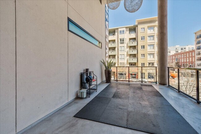 Building Photo - 315 J St