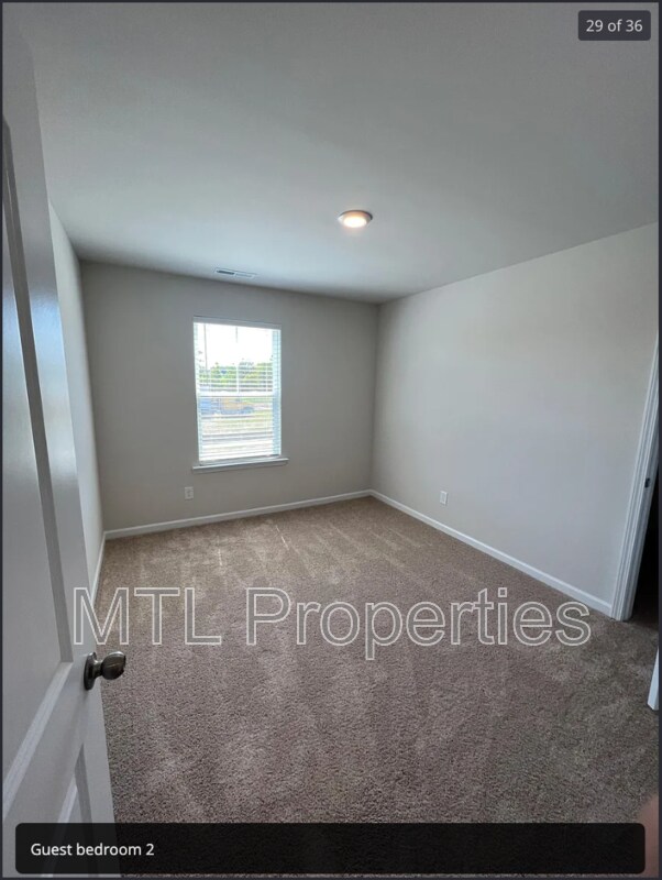 Building Photo - 2011 Weddington Pointe Dr