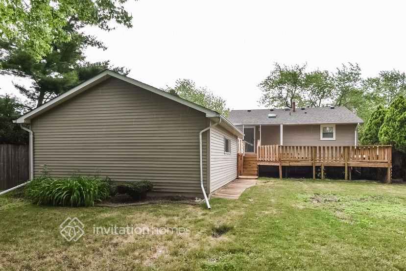 Building Photo - 104 N Elm Ln