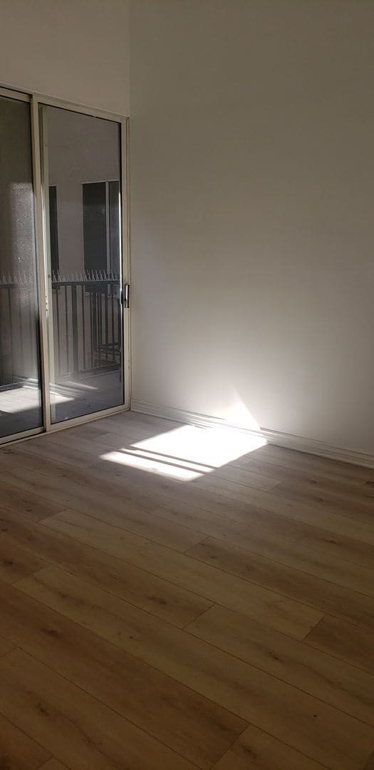 Building Photo - Awesome 1 Bedroom 1 bath unit Downtown LA