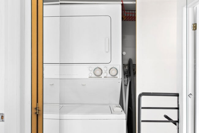 Building Photo - 100 N 8th St