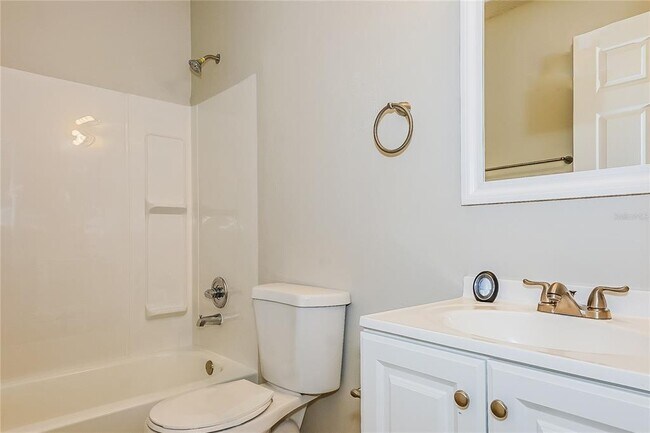 Building Photo - 824 Pinewood St