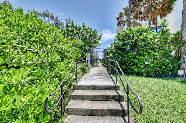 Building Photo - 2121 N Ocean Blvd