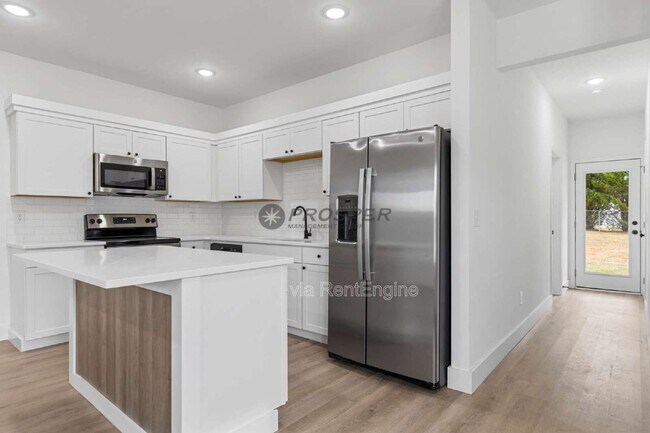 Building Photo - 4056 Parris Bridge Rd