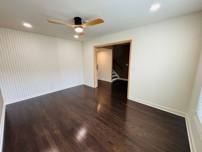 Building Photo - 3-4 Bedroom, 3.5 Bath Townhouse