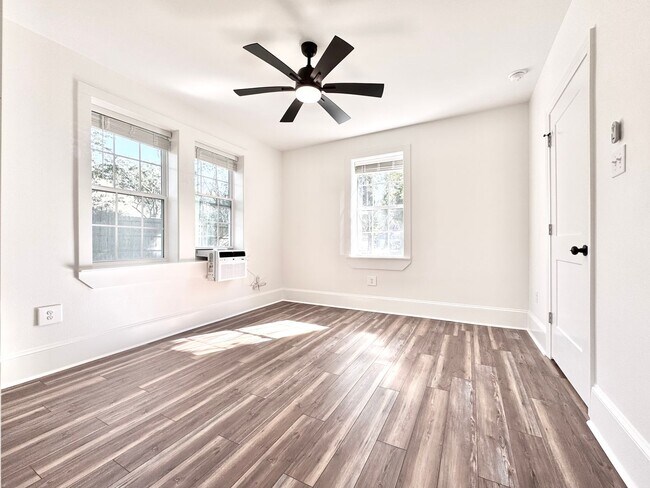 Building Photo - The Gladiola – Newly Renovated Luxury Livi...