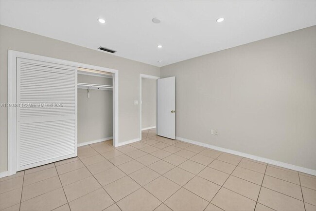 Building Photo - 349 Santander Ave