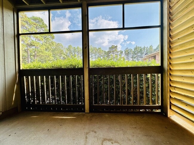 Building Photo - 500 Lincoln St