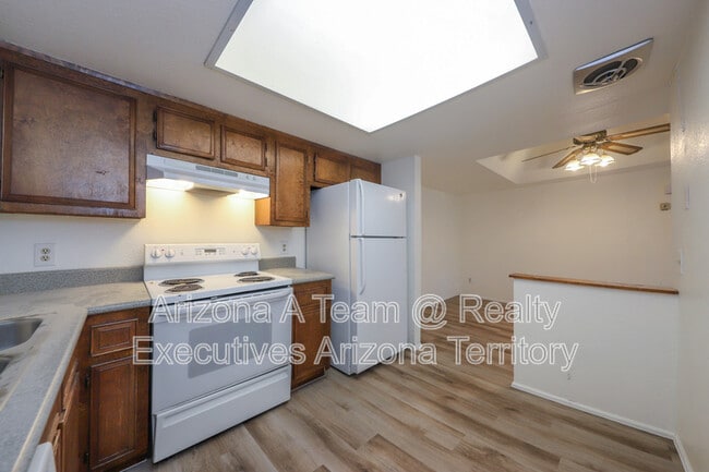 Building Photo - 8271 N Oracle Rd