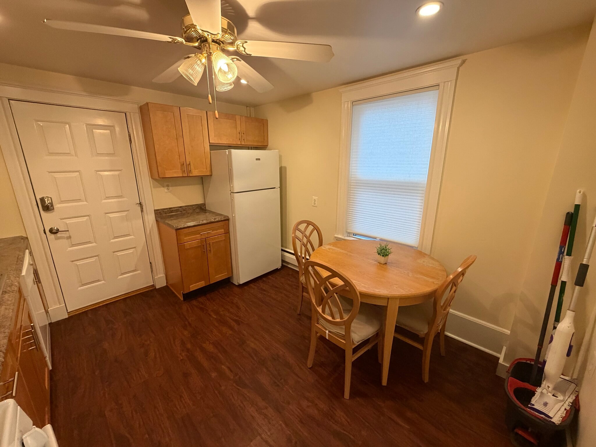 Building Photo - 67 Oak St