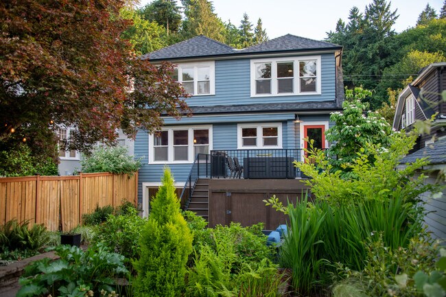 Building Photo - 1942 Boyer Ave E