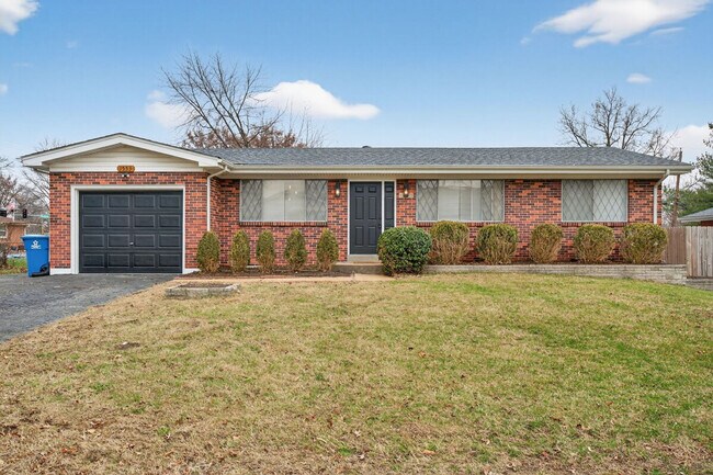 Building Photo - 1545 Reale Ave