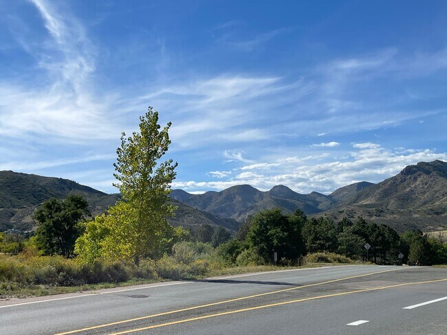 Building Photo - Beautifully Remodeled 3 Bed/2 Bathroom Hom...