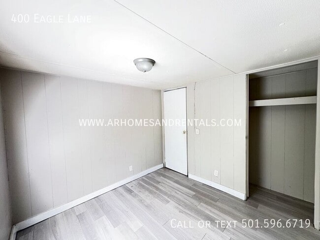 Building Photo - 400 Eagle St