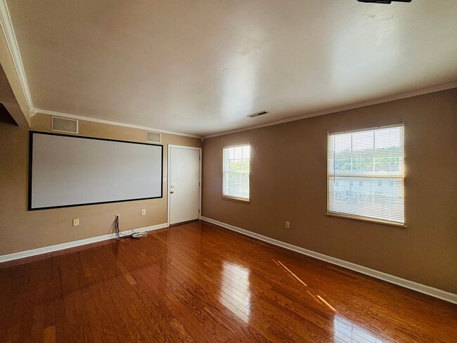 Building Photo - 307 Loudon Rd