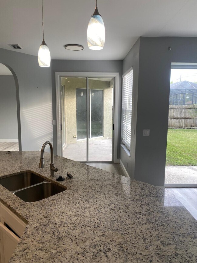 Building Photo - 1341 Flaxwood Ave