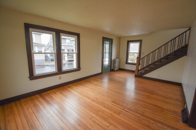 Building Photo - Spacious Three Bedroom House in Mill Hall!