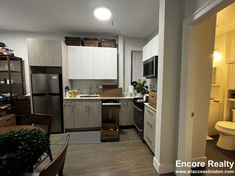 Building Photo - 19 Peterborough St