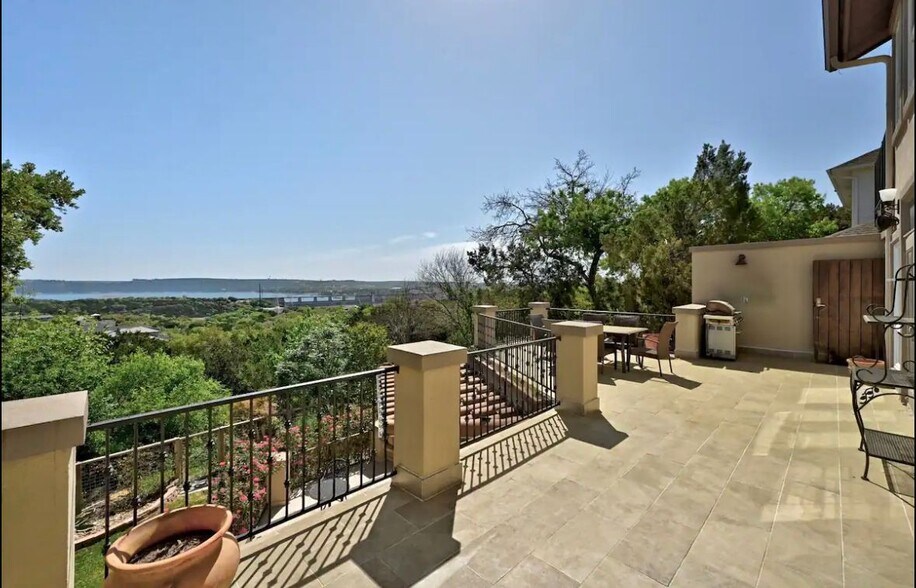 Building Photo - 3711 Highland Dr