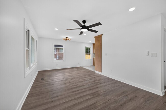 Building Photo - 2027 Hilburn Dr SE