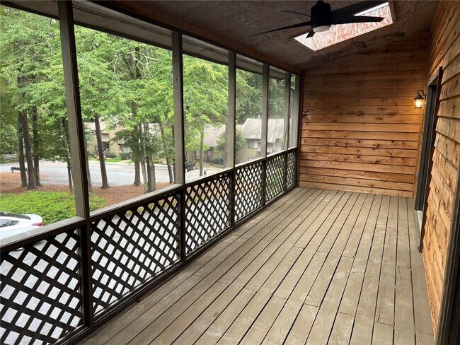 Building Photo - 1865 D'Youville Ln