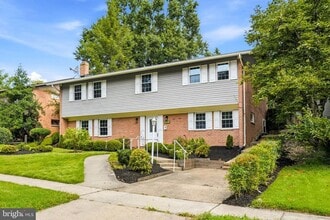 Building Photo - 808 E Franklin Ave