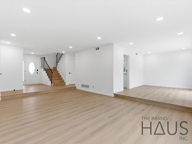 Building Photo - Newly Remodeled Huntington Beach Home with Brand-New AC & Premium Finishes