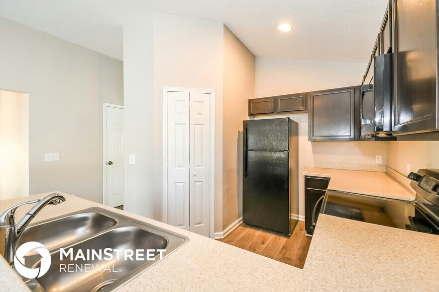 Building Photo - 5656 Village Pond Cir