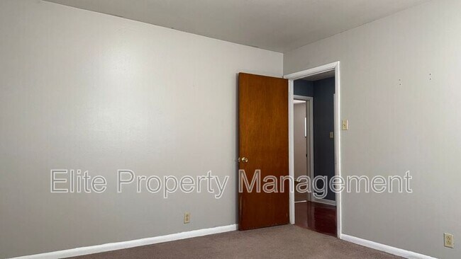 Building Photo - 612 Alpine Ave