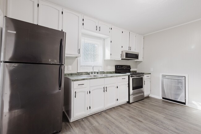 Building Photo - 245 Evansdale Ave