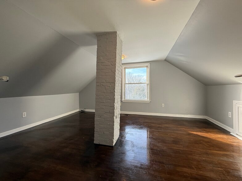 Building Photo - 712 East St