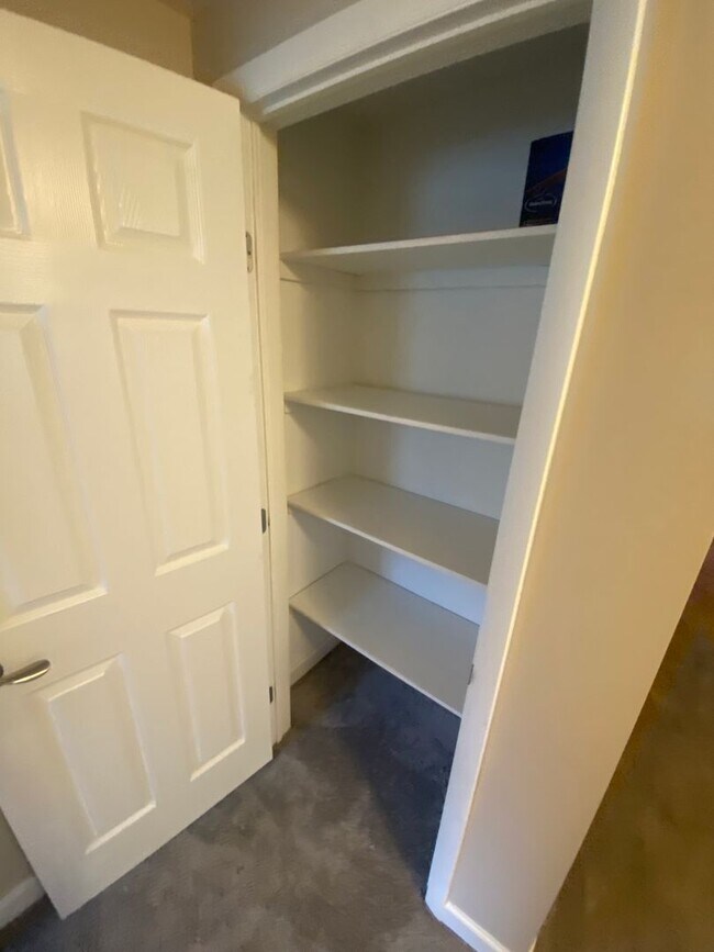 Building Photo - 4 Bedroom - Upper Arlington