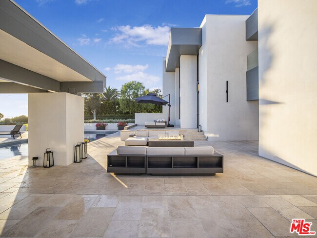 Building Photo - 30020 Morning View Dr