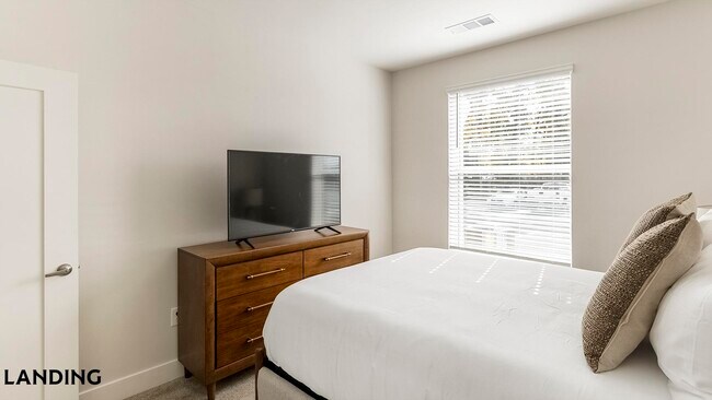 Building Photo - 556 Martin Rd SW