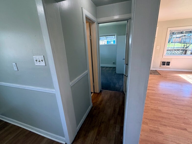 Building Photo - 1311 S 3rd Ave