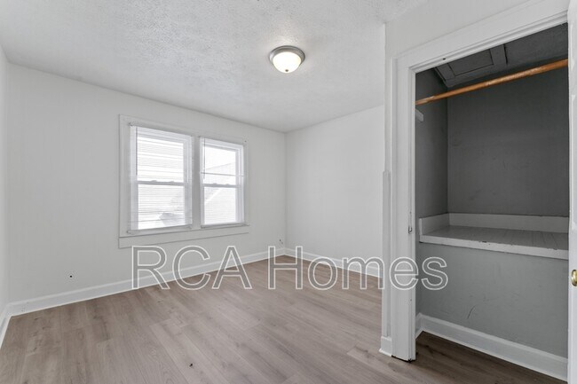 Building Photo - 601 N Sherman Dr