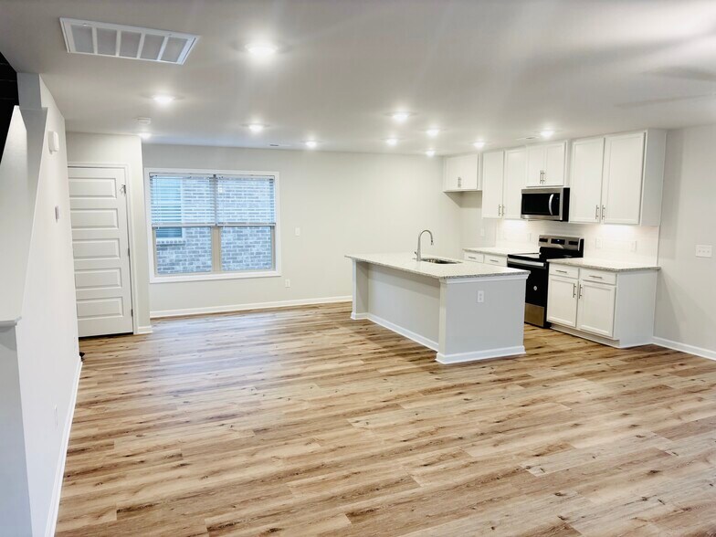 Building Photo - 27935 Chalmers Cir