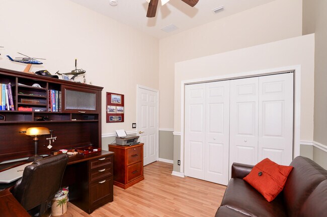 Building Photo - 329 NW Treeline Trce